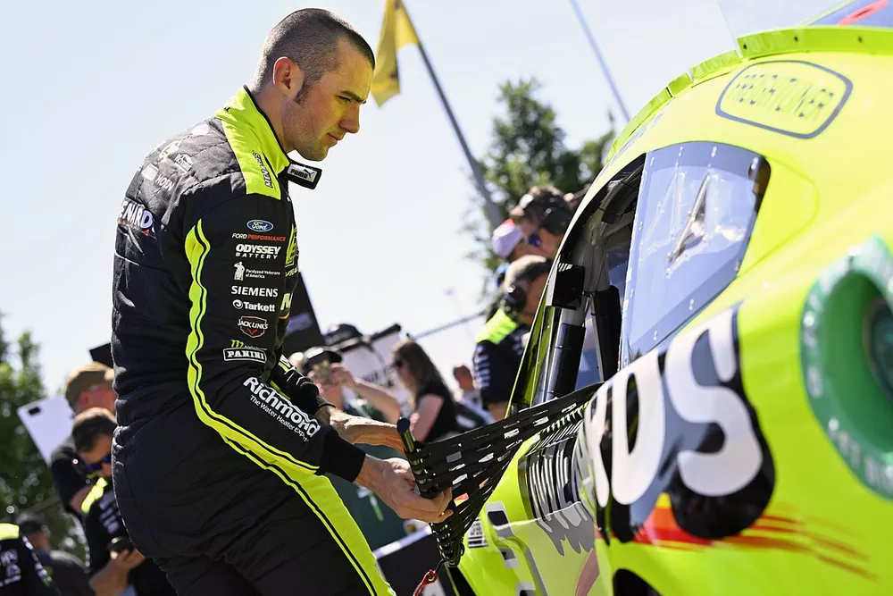 Austin Cindric, Team Penske, Menards/Sylvania Ford Mustang