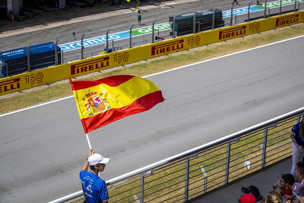 Un fan con la bandera de Espa&ntilde;a
