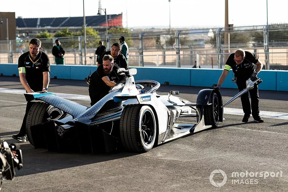 Mechanics push Nyck De Vries, Mercedes Benz EQ, EQ Silver Arrow 01 back into the garage