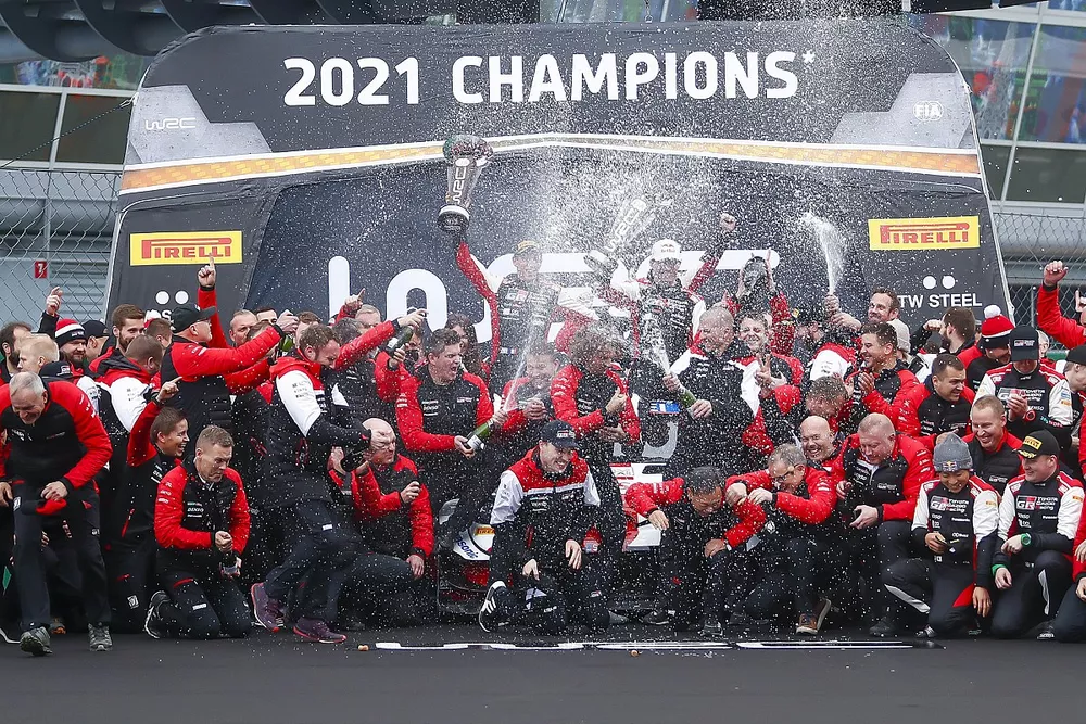 Ganadores y campeones S&eacute;bastien Ogier, Julien Ingrassia, Toyota Gazoo Racing WRT Toyota Yaris WRC