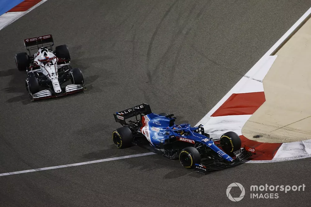 Fernando Alonso, Alpine A521, Kimi Raikkonen, Alfa Romeo Racing C41