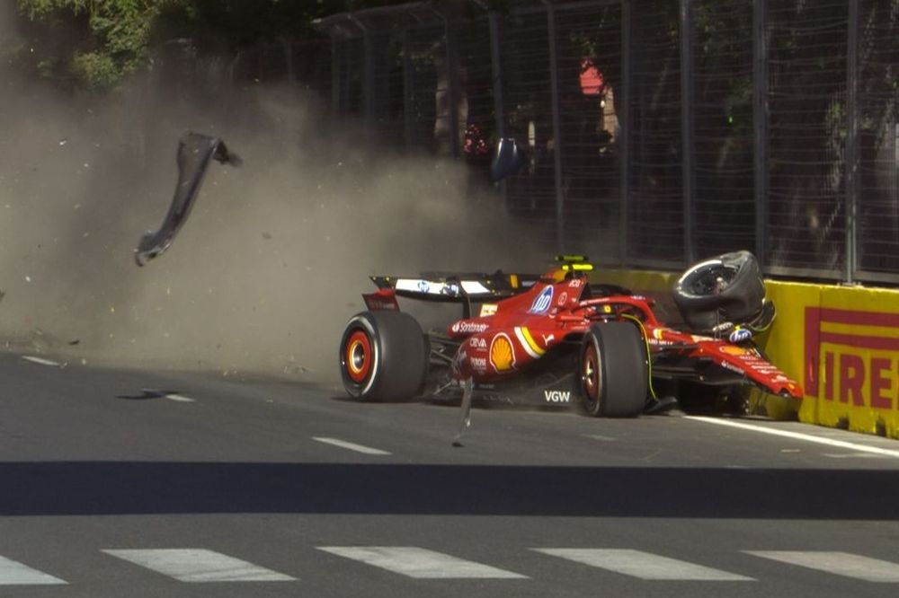 El choque de Carlos Sainz y Sergio P&eacute;rez en Bak&uacute;.