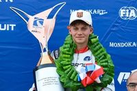 Heitor Farias, piloto da Academia CBA, sobe ao pódio no Mundial de Kart na Inglaterra na categoria OK N