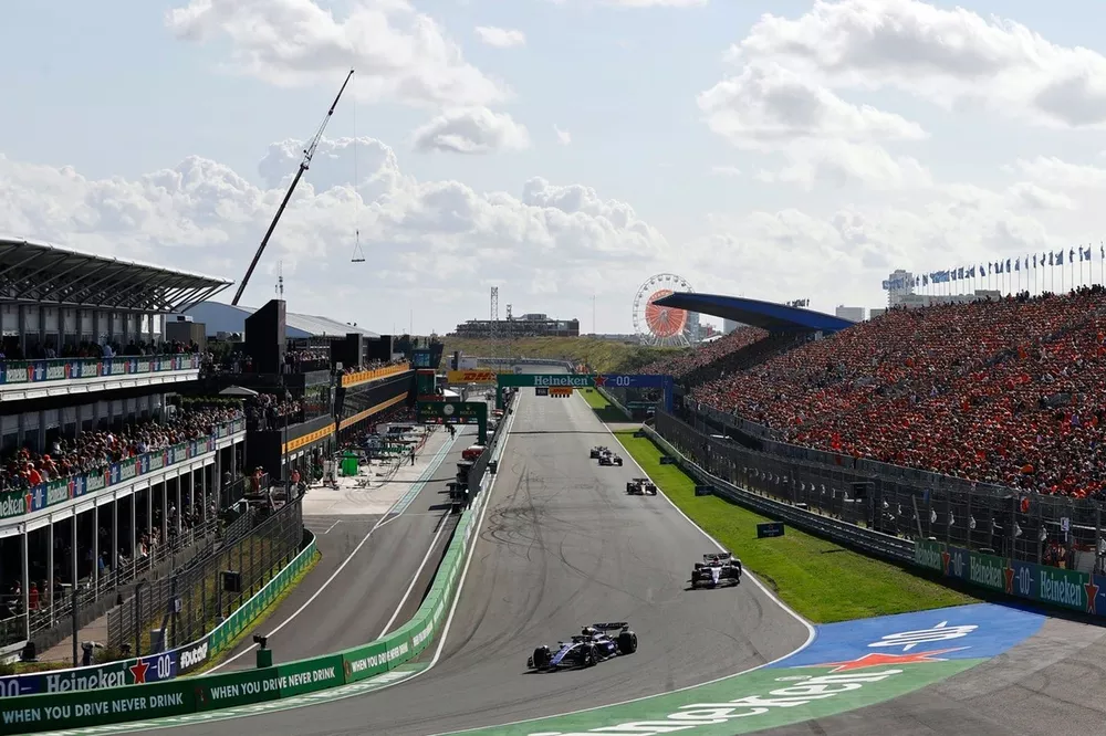 Logan Sargeant, Williams FW46, Yuki Tsunoda, RB F1 Team VCARB 01, Sergio Perez, Red Bull Racing RB20