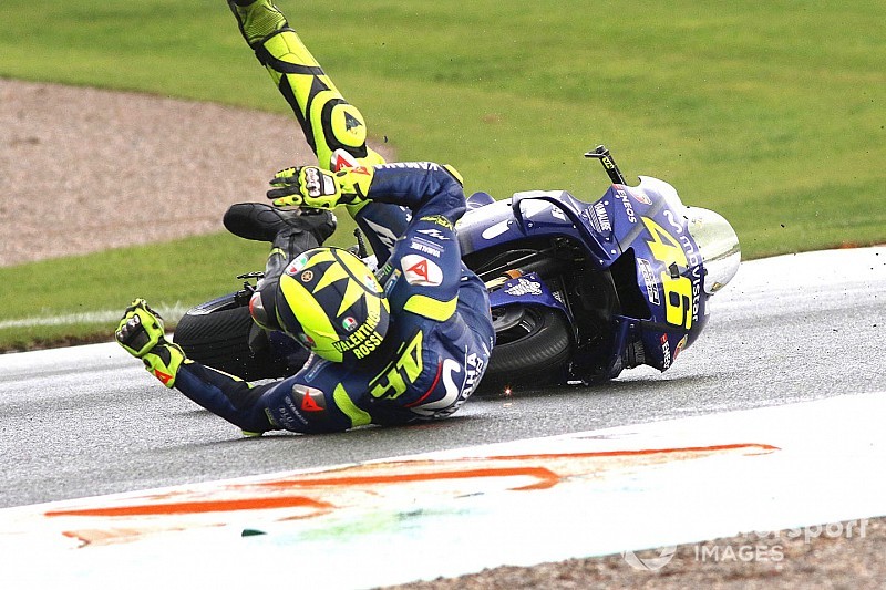 Rossi de nouveau à terre après avoir lutté pour la victoire