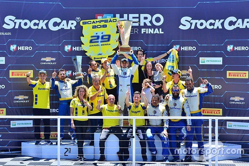 Equipe Eurofarma RC comemora t&iacute;tulo de pilotos e equipes em Interlagos