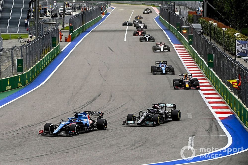 Fernando Alonso, Alpine A521, Lewis Hamilton, Mercedes W12, Sergio P&eacute;rez, Red Bull Racing RB16B