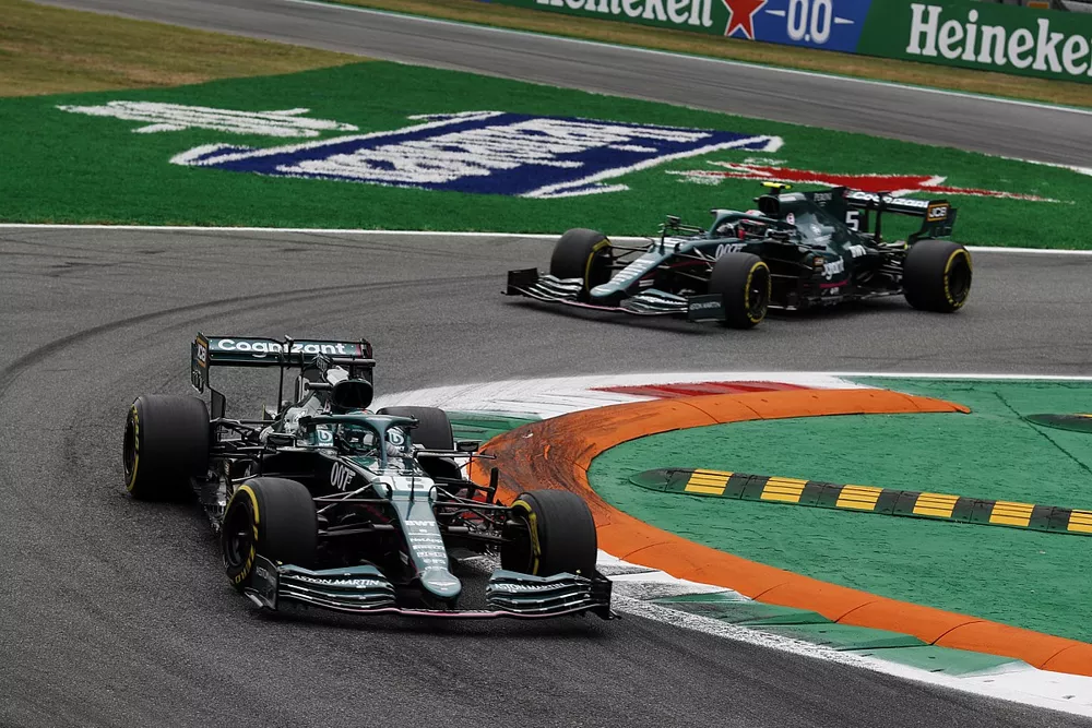 Lance Stroll, Aston Martin AMR21, Sebastian Vettel, Aston Martin AMR21
