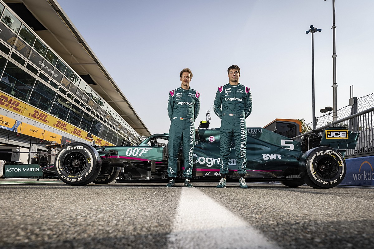 アストンマーティン F1 2022 ベッテル アブダビ 額装品 フェルスタッペン アストンマーティンF1が2022年型マシン『AMR22』を発表。体制
