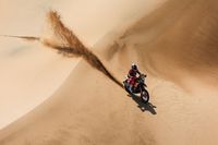 Sanders da un paso más para ganar el Dakar tras el primer asalto en el Empty Quarter