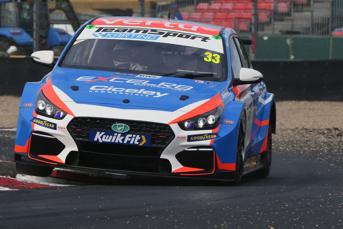 BTCC Silverstone: Morgan tops practice from DeLeon