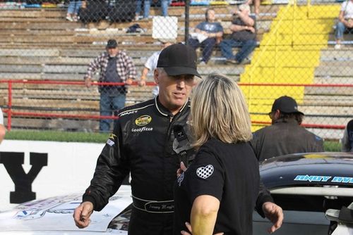 La estrella exiliada de NASCAR que a&uacute;n gana campeonatos a los 56 a&ntilde;os