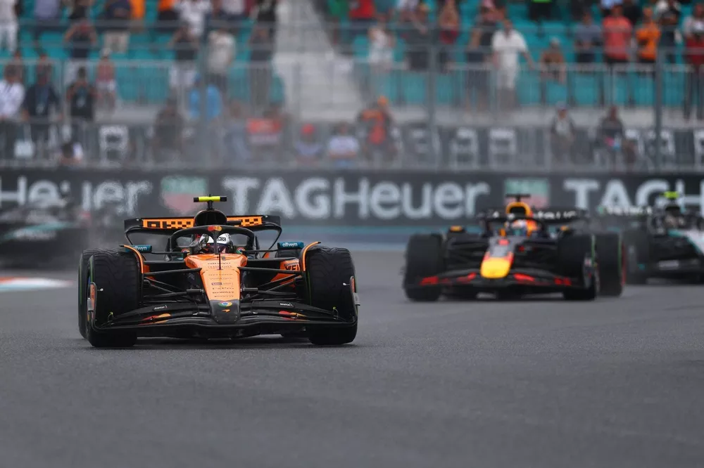 Lando Norris, McLaren, Max Verstappen, Red Bull Racing