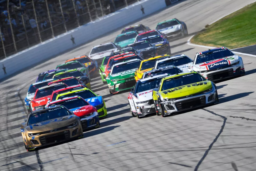 William Byron, Hendrick Motorsports Chevrolet; Chase Elliott, Hendrick Motorsports Chevrolet
