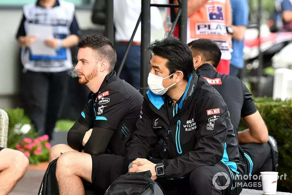 Les m&eacute;caniciens Williams dans le paddock