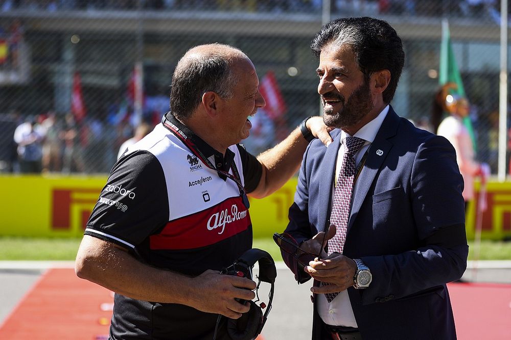 Frederic Vasseur, team principal de l'Alfa Romeo Racing, et Mohammed Ben Sulayem, président de la FIA