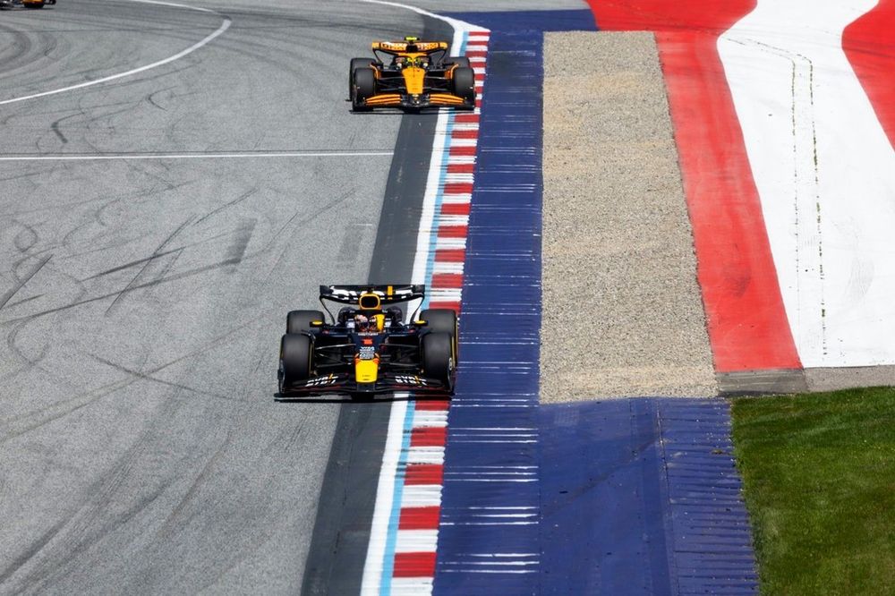 Max Verstappen, Red Bull Racing RB20, Lando Norris, McLaren MCL38