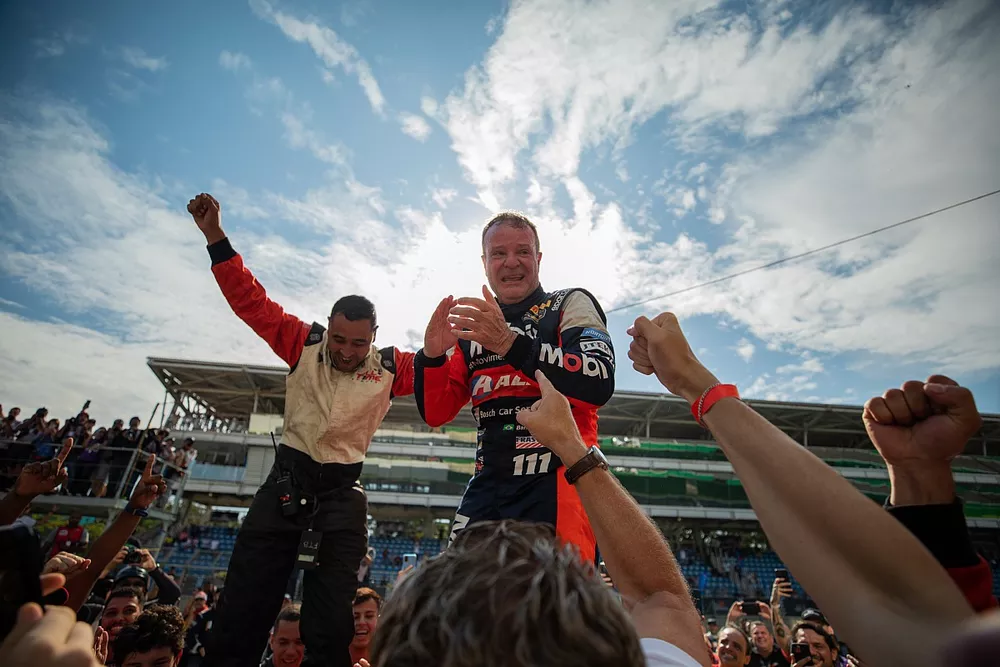 Rubens Barrichello celebrates his second Stock Car title after the Interlagos round