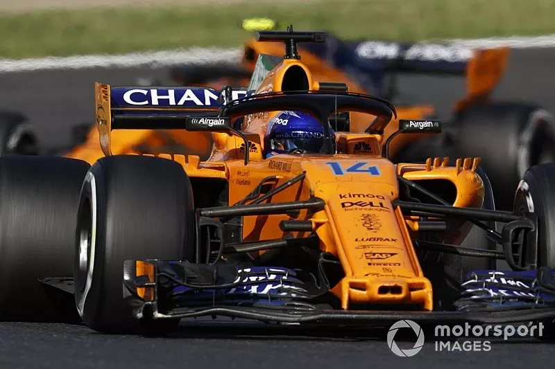 Fernando Alonso, McLaren MCL33, leads Stoffel Vandoorne, McLaren MCL33