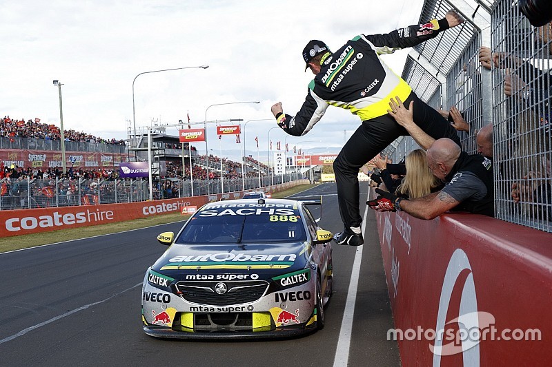 Bathurst 1000: Lowndes/Richards win, cramps deny Reynolds