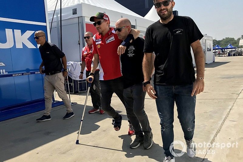 Jorge Lorenzo, Ducati Team lesionado tras la caída