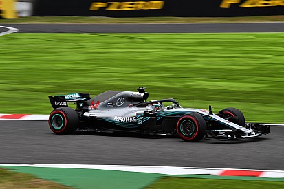 F1: Hamilton festeggia l'80esima pole in Giappone, disastro Ferrari