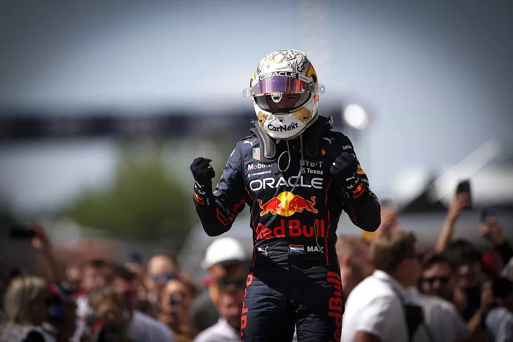 Max Verstappen, Red Bull Racing, 1e positie, viert feest bij aankomst in Parc Ferme