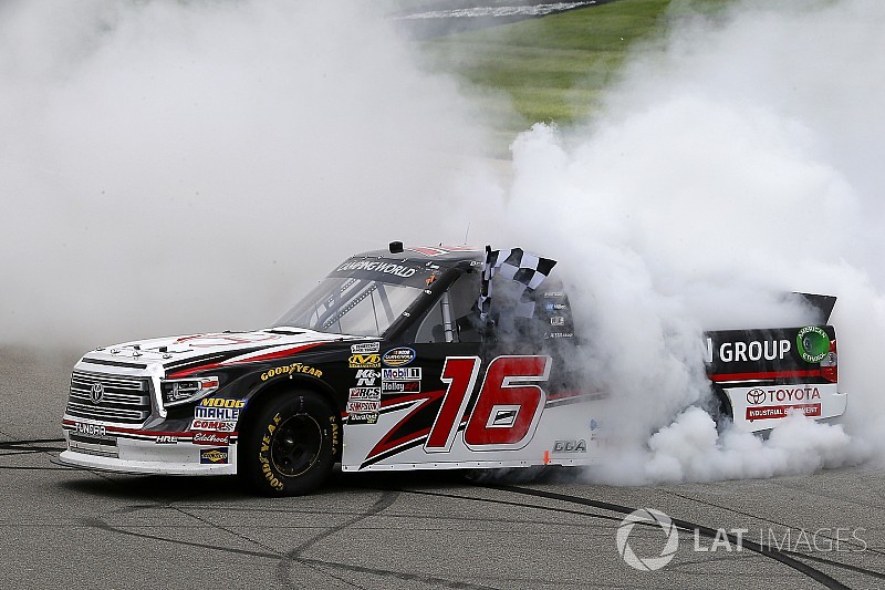 Brett Moffitt beats Sauter for Michigan Truck win in photo finish