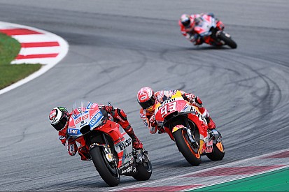 Lorenzo verslaat Marquez in zinderende GP van Oostenrijk