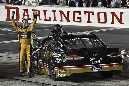 Brad Keselowski festeggia il primo successo del 2018 a Darlington