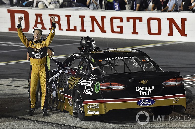 Brad Keselowski festeggia il primo successo del 2018 a Darlington