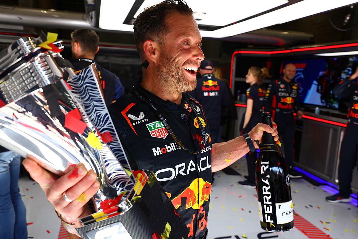 アトランティス】超希少 世界最高水準クリスタル 容器 F1の優勝杯と同