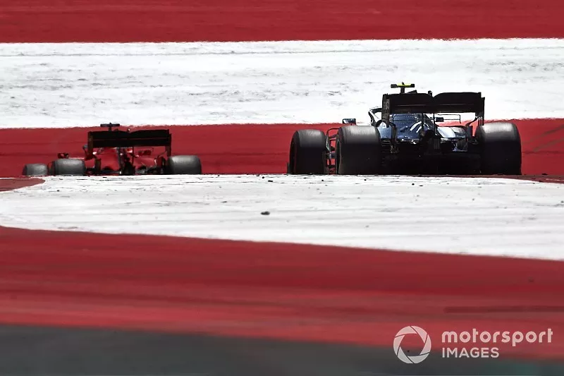 Sebastian Vettel, Ferrari SF90, Valtteri Bottas, Mercedes AMG W10