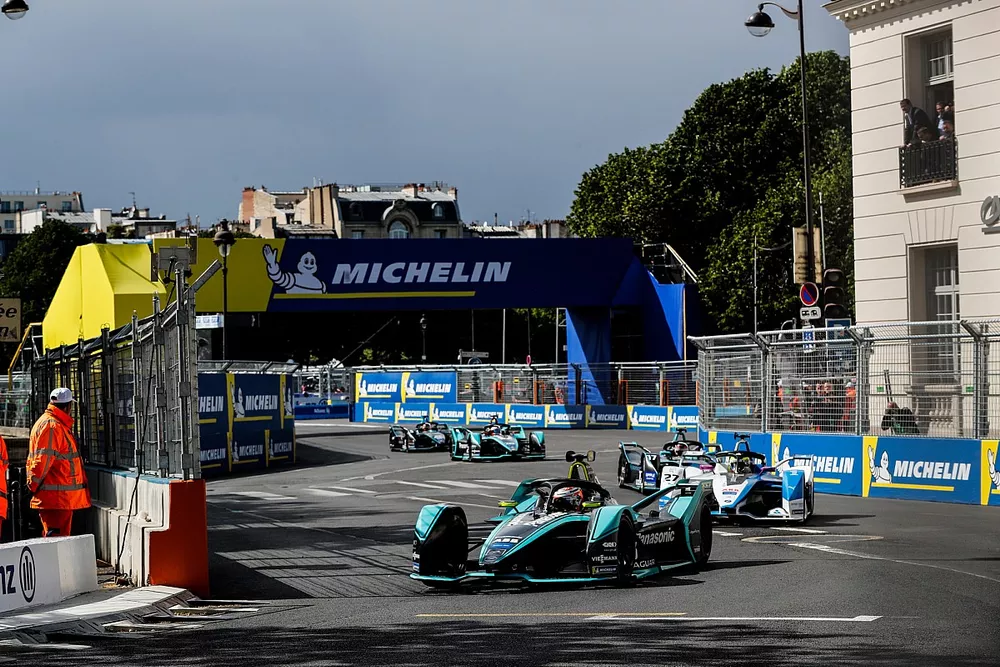 Alex Lynn, Panasonic Jaguar Racing, Jaguar I-Type 3, Alexander Sims, BMW I Andretti Motorsports, BMW iFE.18 