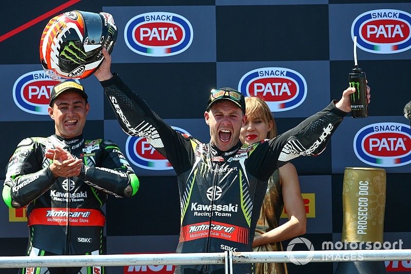 Il vincitore della gara Jonathan Rea, Kawasaki Racing Team
