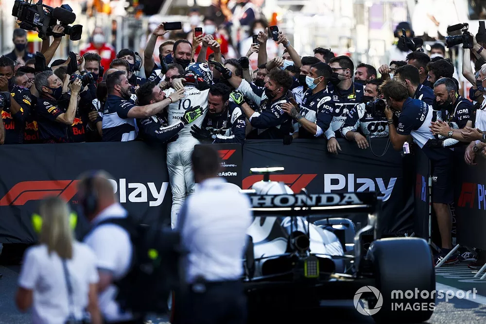 Pierre Gasly, AlphaTauri, 3rd position, celebrates with his team in Parc Ferme