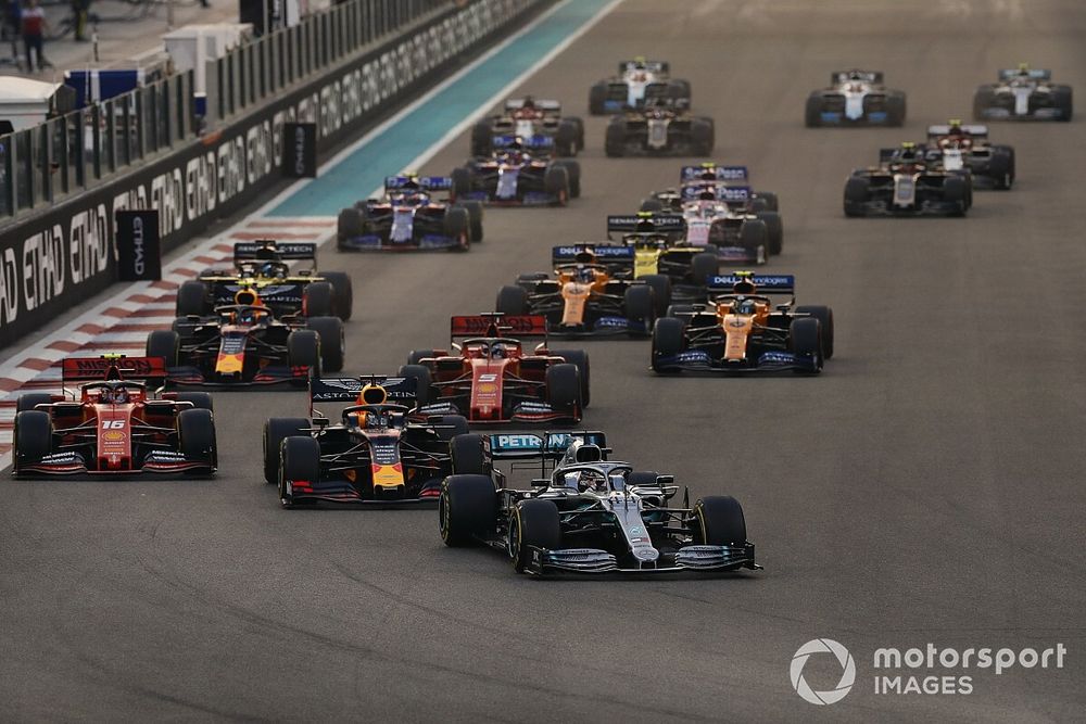 Lewis Hamilton, Mercedes AMG F1 W10, leads Max Verstappen, Red Bull Racing RB15, Charles Leclerc, Ferrari SF90, Sebastian Vettel, Ferrari SF90, Alexander Albon, Red Bull RB15, Lando Norris, McLaren MCL34 and the rest of the pack at the start