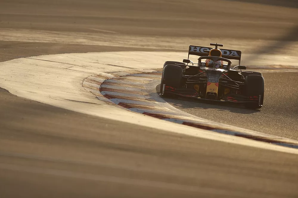 Max Verstappen, Red Bull Racing RB16B 