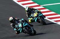 Rossi: "He visto sufrir mucho a Morbidelli; est&aacute; luchando contra el tiempo"
