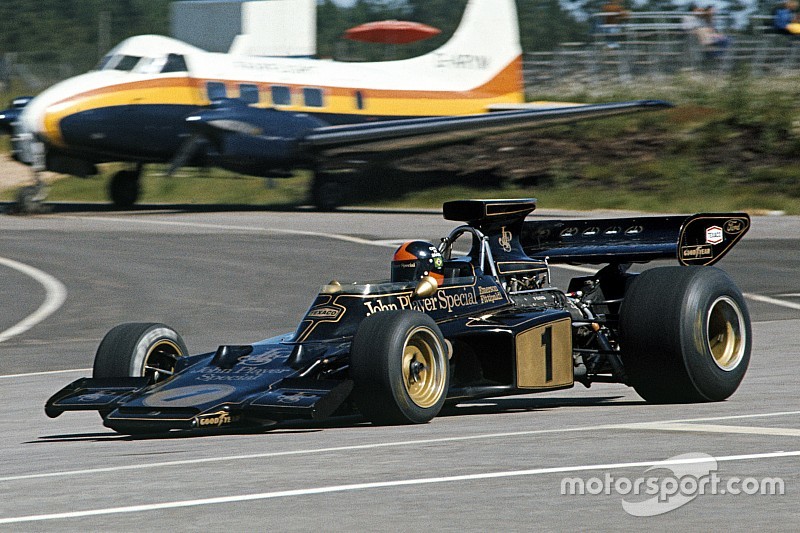 GALERI: Deretan mobil F1 berwarna hitam-emas