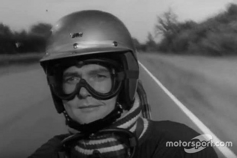 Omaggio a Roger Moore, “ex pilota di Formula 1”
