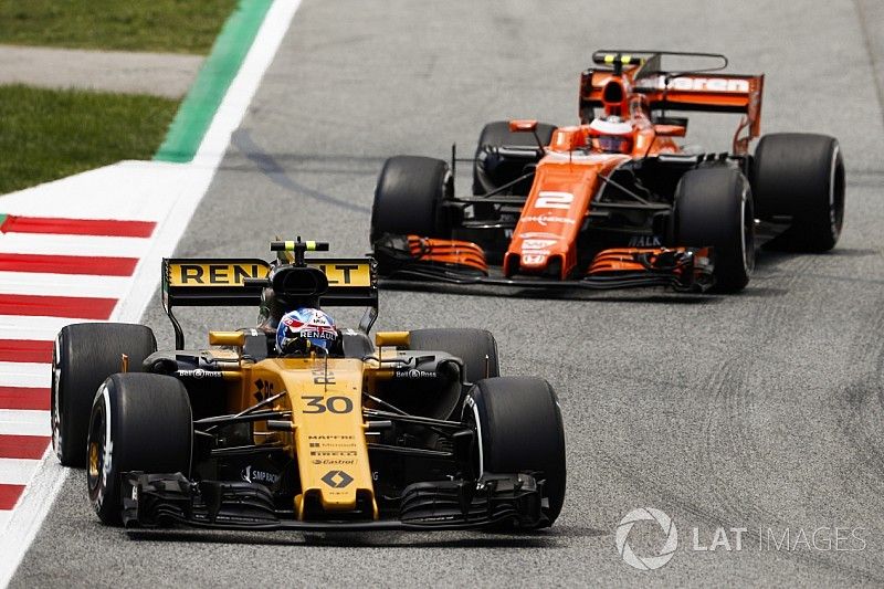Jolyon Palmer, Renault Sport F1 Team RS17, Stoffel Vandoorne, McLaren MCL32