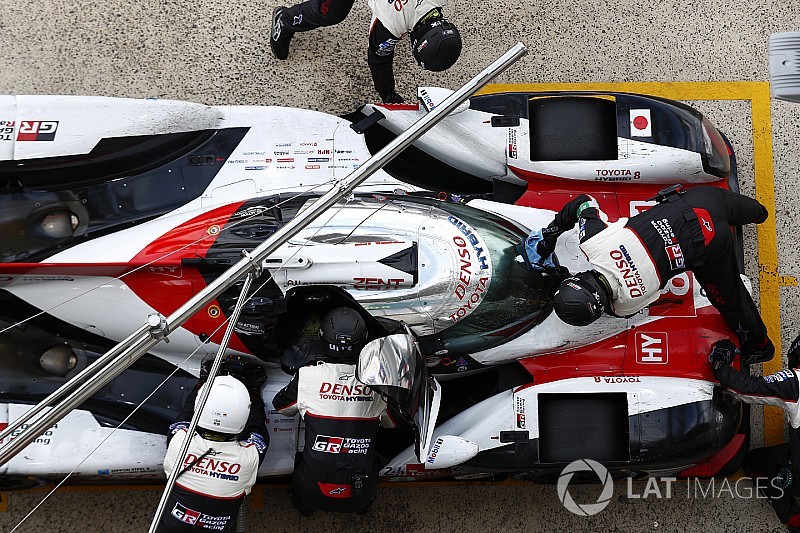 Uitgelegd: Waarom Alonso niet werd bestraft voor 'achteruitrijden' tijdens 24 uur van Le Mans