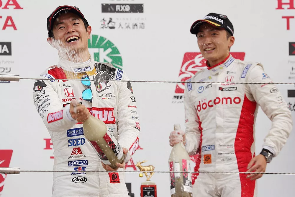 Podium: race winner Naoki Yamamoto, Team Mugen, third place Tomoki Nojiri, Dandelion Racing
