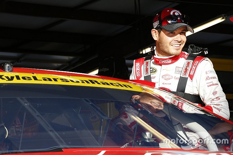 Larson leads second Cup practice at Chicagoland