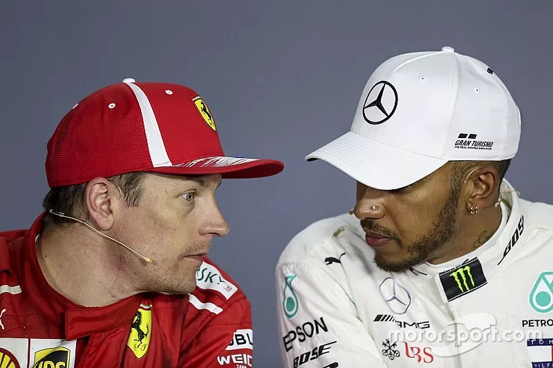Kimi Raikkonen, Ferrari y Lewis Hamilton, Mercedes-AMG F1