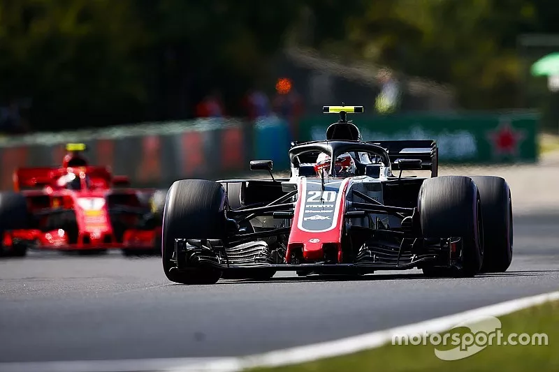 Kevin Magnussen, Haas F1 Team VF-18, leads Kimi Raikkonen, Ferrari SF71H