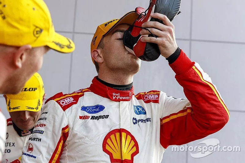 Podium: winner Scott McLaughlin, DJR Team Penske