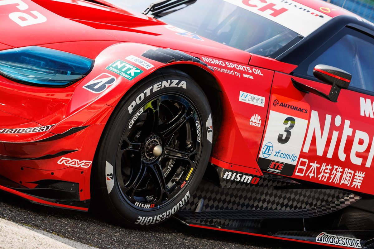 昔のGT500のやつですね。結構クオリティ高いです GT500クラスはブリヂストンユーザーが12／15台という超大所帯に