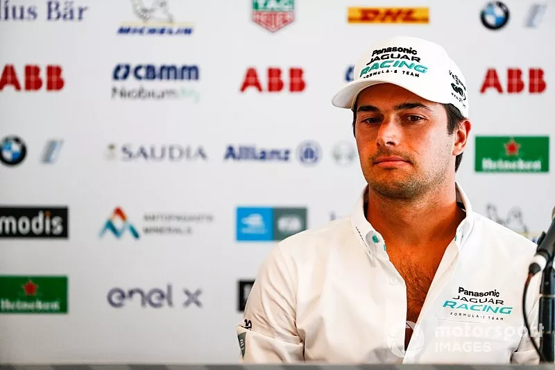 Nelson Piquet Jr., Panasonic Jaguar Racing en la conferencia de prensa